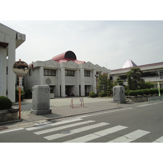 小学校　池田町立池田小学校（小学校）まで255m