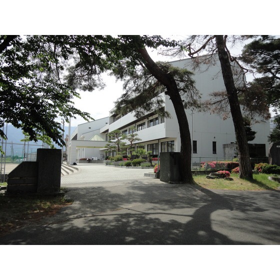 中学校　池田町立高瀬中学校（中学校）まで315m