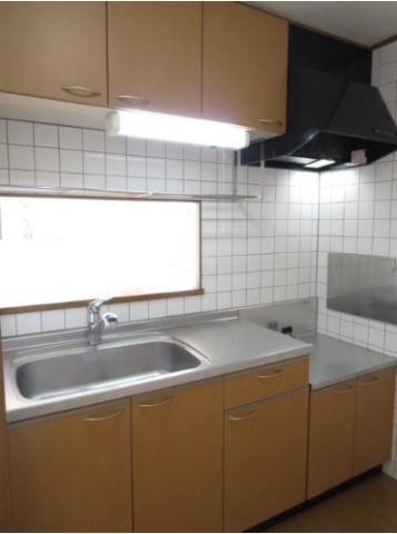 キッチン　※同タイプ部屋の写真です。