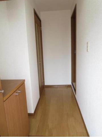玄関　※同タイプ部屋の写真です。