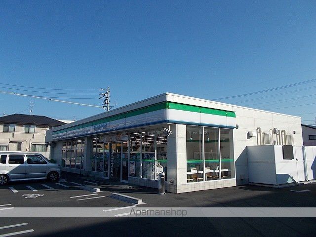 コンビニ　ファミリーマート（コンビニ）まで220m