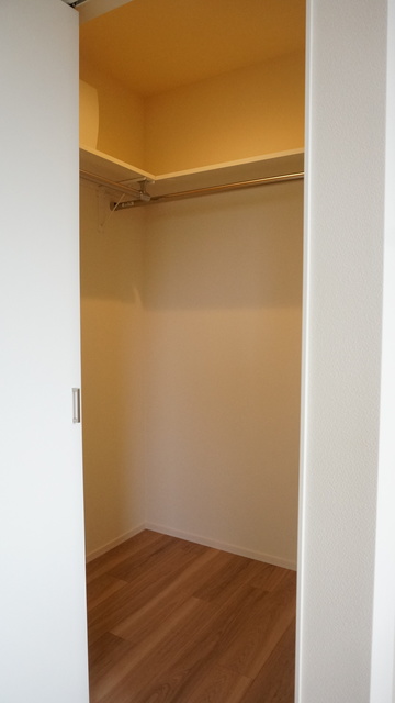 収納　ウォークインクローゼット収納！室内を広くご活用いただけます