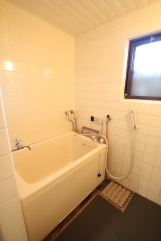 バス・シャワールーム　※同建物ほかのお部屋の写真です。