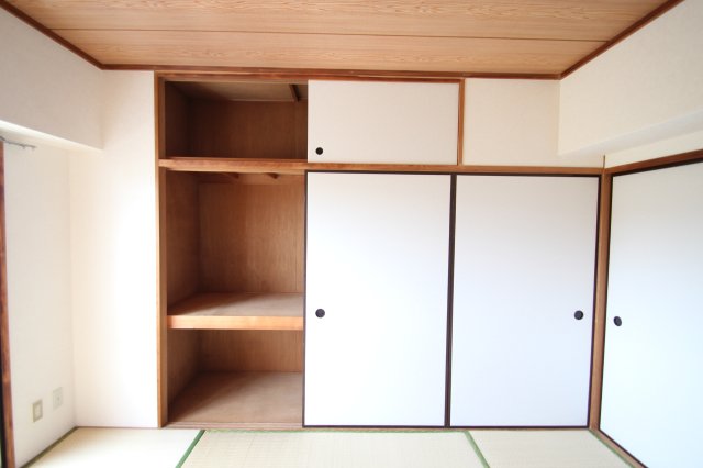 収納　※同建物ほかのお部屋の写真です。