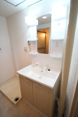 洗面設備　※同建物ほかのお部屋の写真です。