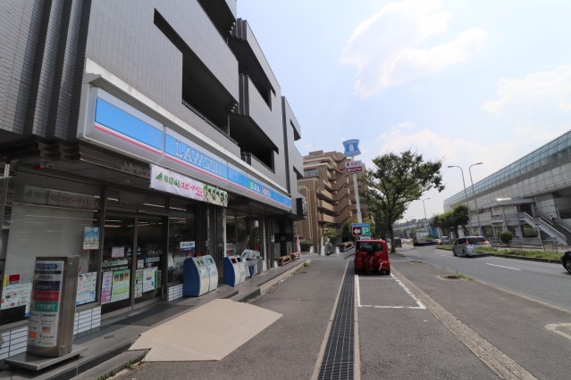 コンビニ　ローソン茨木阪大病院前店（コンビニ）まで334m