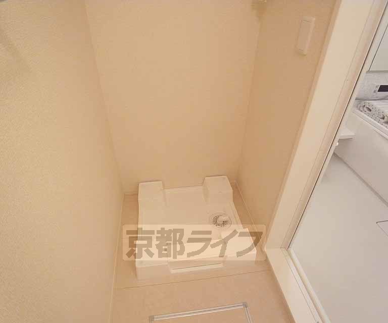 その他設備　脱衣所に洗濯機が置けます。