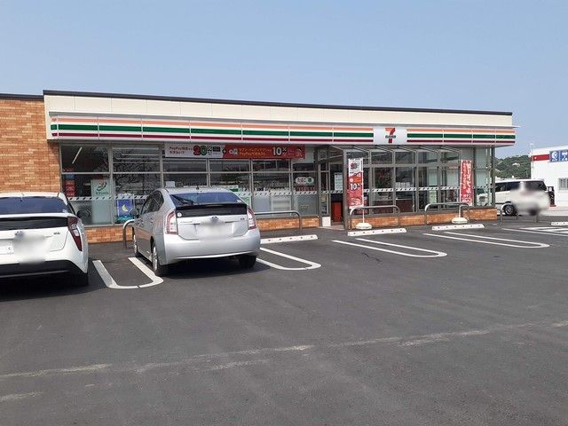 コンビニ　セブンイレブンうるま前原店（コンビニ）まで850m