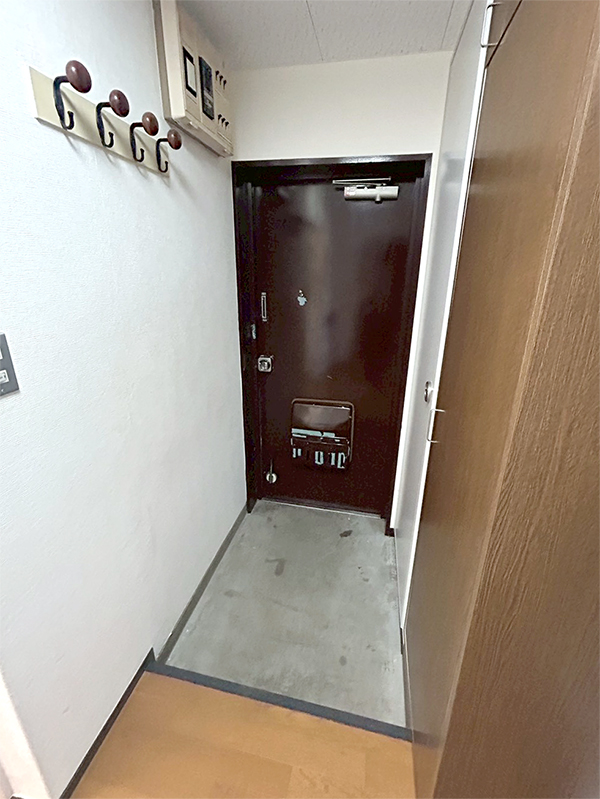 玄関　異なる場合は現況を優先します。