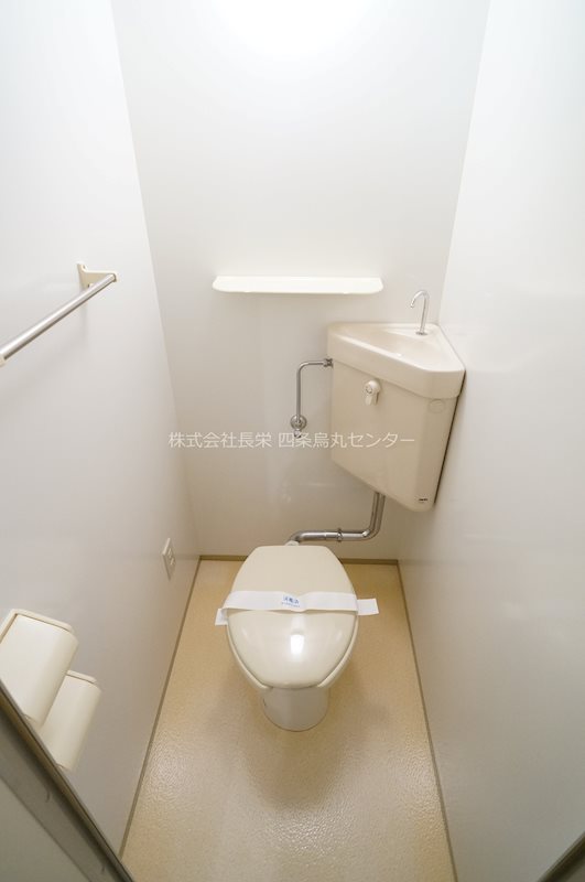 トイレ　※現在入居中につき同タイプの写真です★（実際のお部屋とは異な
