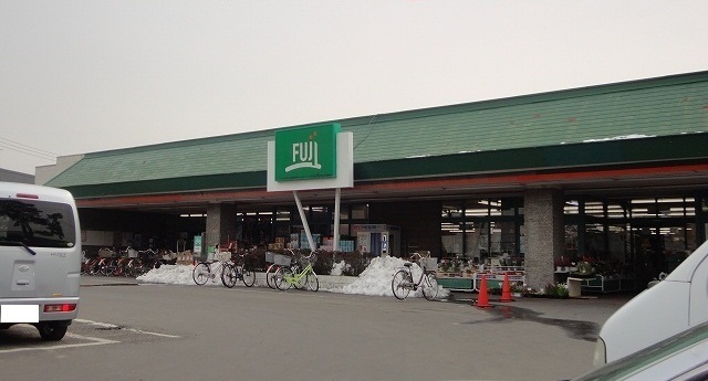 スーパー　ＦＵＪＩスーパー（スーパー）まで600m