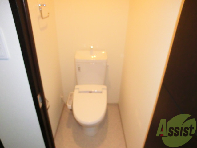 トイレ　真っ白おトイレ清潔感溢れてます