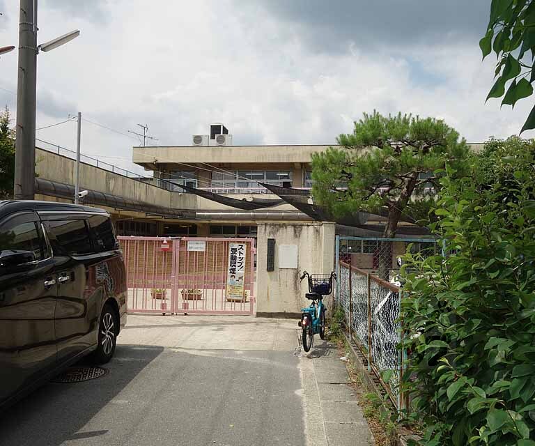 幼稚園・保育園　鏡山保育所（幼稚園・保育園）まで230m