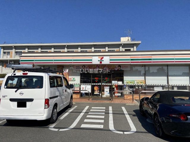 コンビニ　セブンイレブン 奈良法蓮町店（コンビニ）まで369m