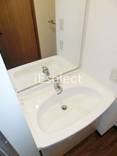 洗面設備　おしゃれな洗面台。