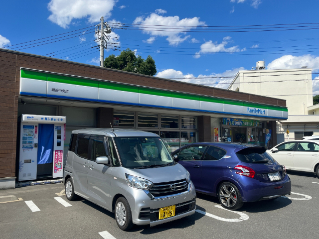 コンビニ　ファミリーマート瀬谷中央店（コンビニ）まで594m