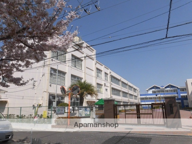 小学校　高槻市立高槻小学校（小学校）まで470m