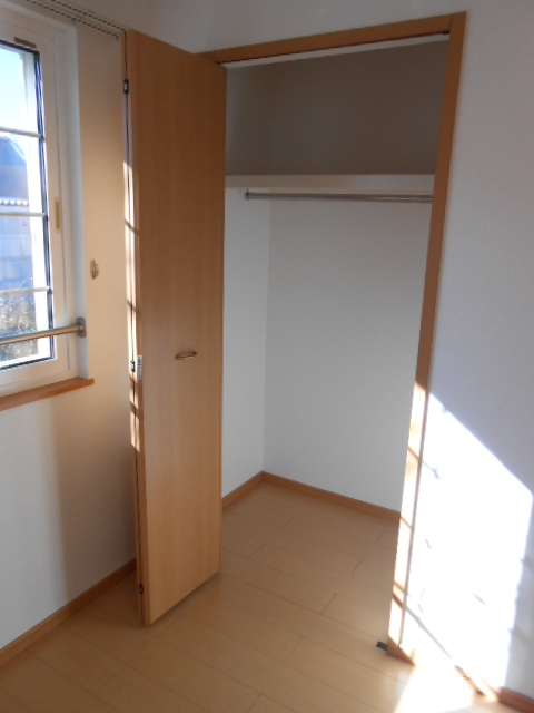 収納　寝室内収納（クローゼット・半間分・２か所）完備