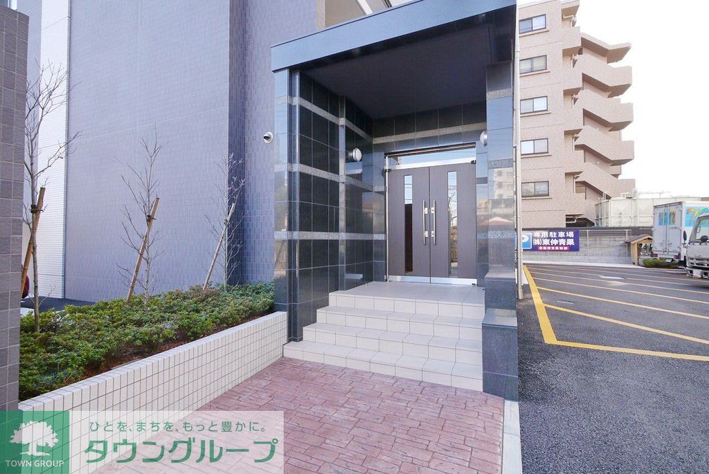 エントランス　駐車場