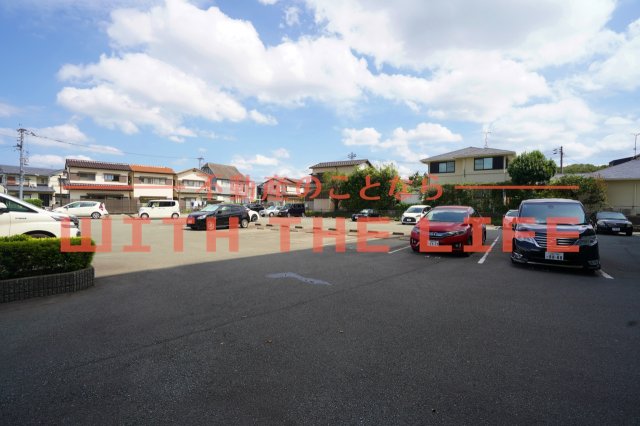 駐車場　駐車場があるので、車を買う予定の方も安心です