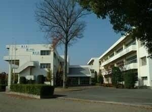 中学校　大泉町立西中学校（中学校）まで1565m