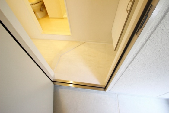 玄関　※別部屋の写真です