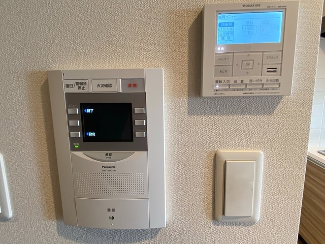 セキュリティ　モニターホンと床暖房スイッチ