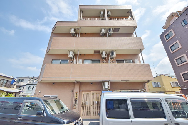 建物外観　～落ち着いた住宅地に立地します～
