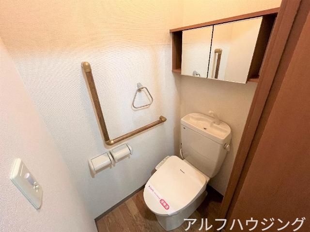 トイレ　トイレ