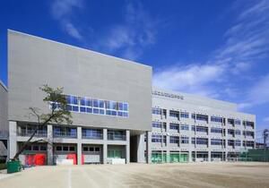 中学校　赤羽岩淵中学校（中学校）まで428m