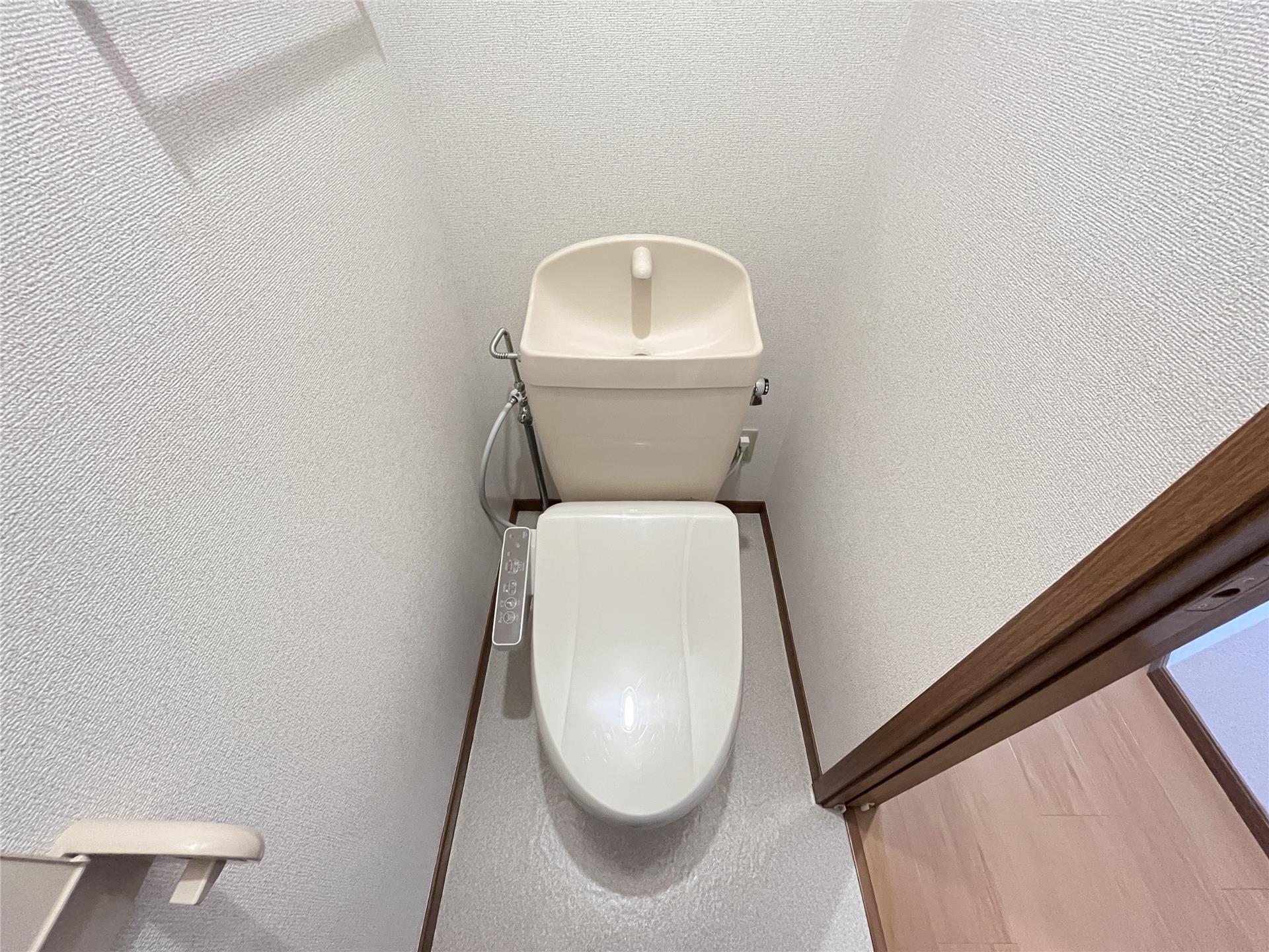トイレ　温水洗浄暖房便座付トイレ