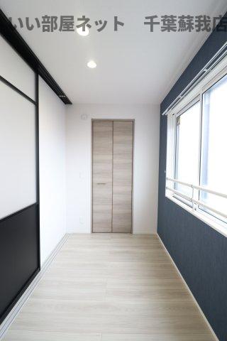 その他部屋・スペース　広くて明るい寝室