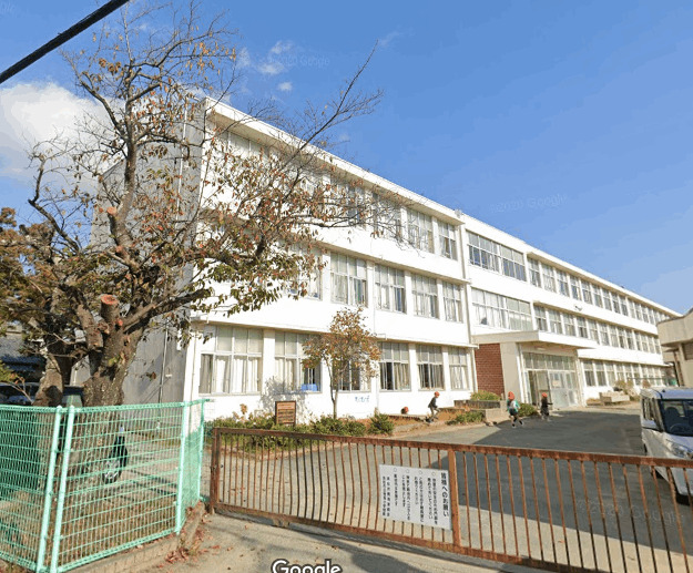 小学校　浜松市立曳馬小学校（小学校）まで610m