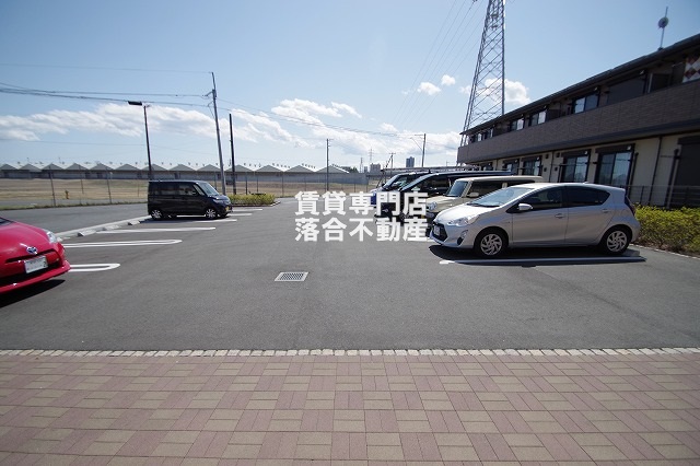 駐車場　敷地内駐車場完備