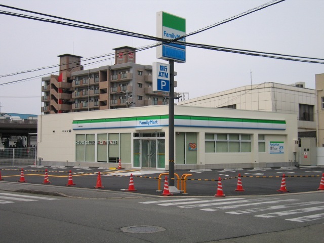 コンビニ　ファミリーマート　神屋町南店（コンビニ）まで300m