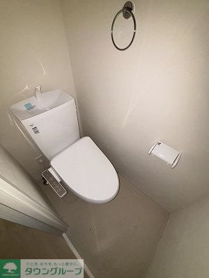 トイレ　色合いが異なる場合がございます。