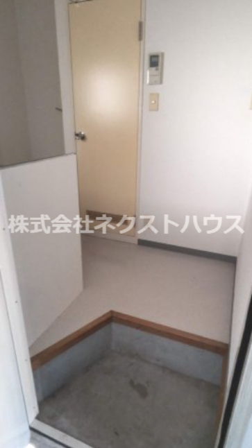 玄関　別部屋参考写真です