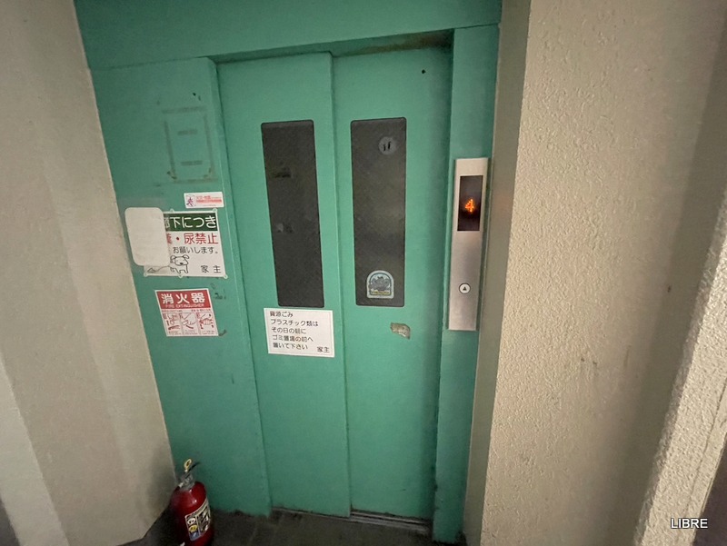 ロビー　エレベーター完備