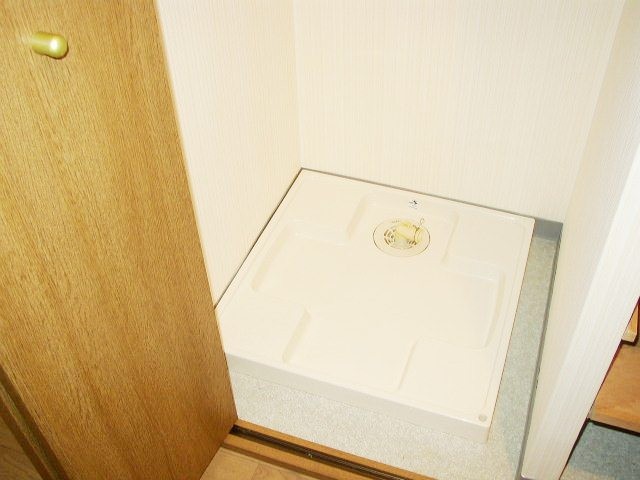 洗面設備　室内洗濯パンです。