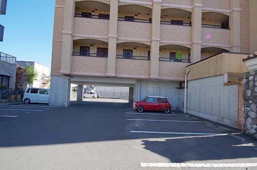 駐車場　敷地内駐車場
