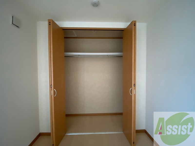 収納　寝室の収納です。部屋がすっきり片付きます。