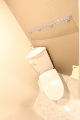 トイレ　同タイプ参考写真です。