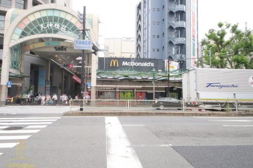 飲食店　マクドナルド 天神橋筋六丁目店（飲食店）まで494m