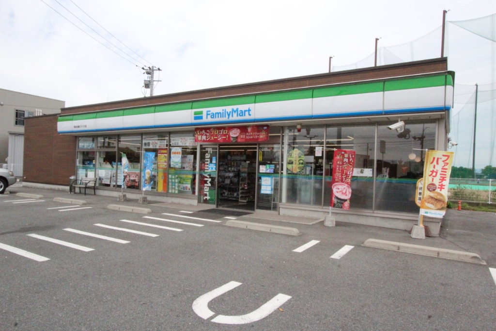 コンビニ　ファミリーマート サンロード熊本良町店（コンビニ）まで323m