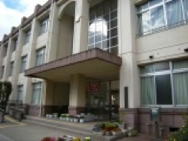 小学校　大阪市立塚本小学校（小学校）まで817m