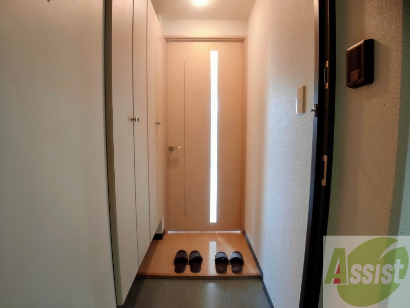 玄関　玄関の様子です。明るい印象ですね。気分もあがりそう。