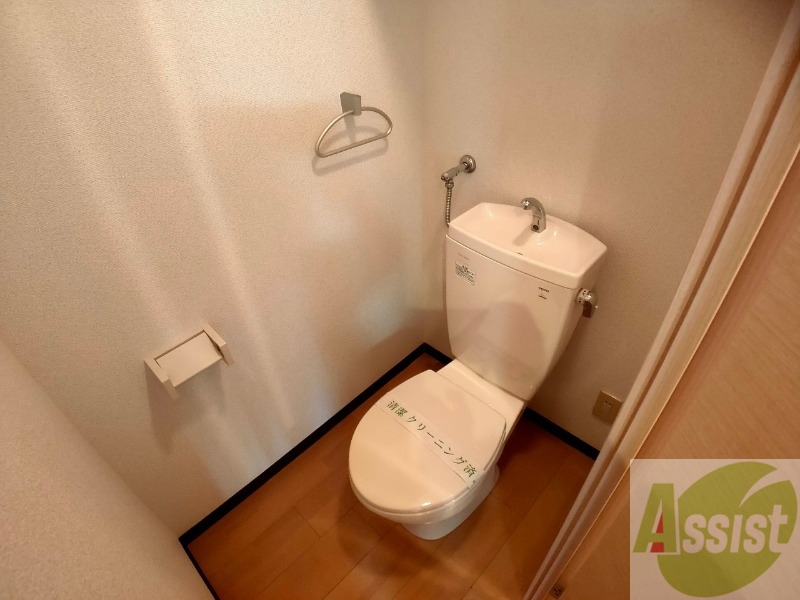 トイレ　こちらはトイレです。清潔感があり、安心して使用できます。