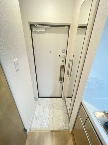 玄関　※同タイプの写真となります。
