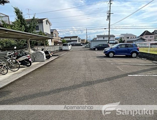 駐車場　駐車場