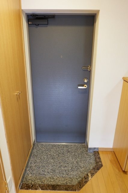 玄関　別号室の参考写真となります。